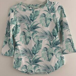 Tommy Bahamas women Blouse Top Small 3/4 sleeves Flower print crow neck